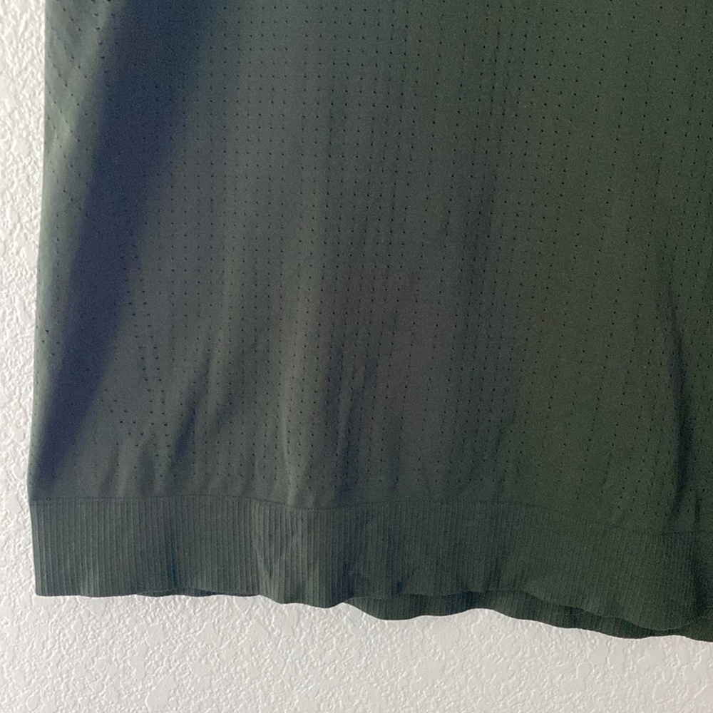 Athleta top - Picture 3 of 8
